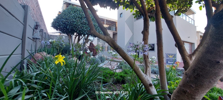 6 Bedroom Property for Sale in Wavecrest Eastern Cape